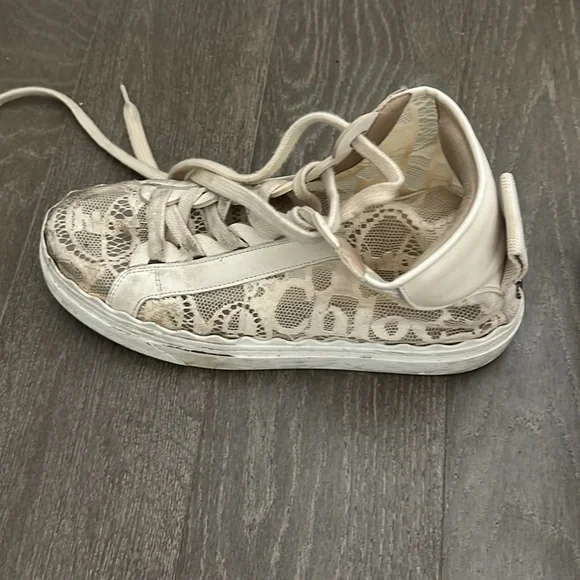 CHLOÉ
Lauren Beige Lace High Top Sneaker - Picture 6 of 8